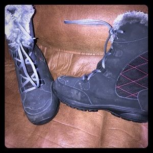 Columbia Ladies size 6 winter boots.